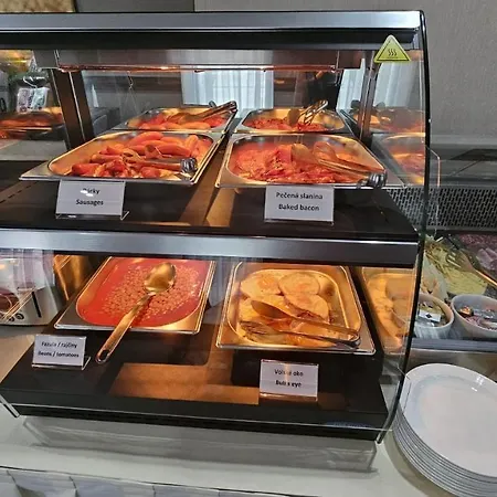 伯拉第斯拉瓦布鲁酒店 酒店 3*