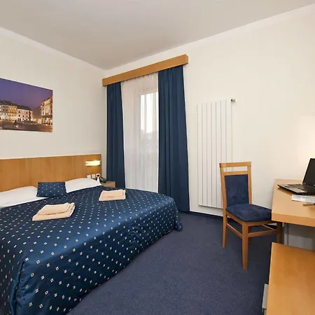 伯拉第斯拉瓦布鲁酒店 酒店 3*