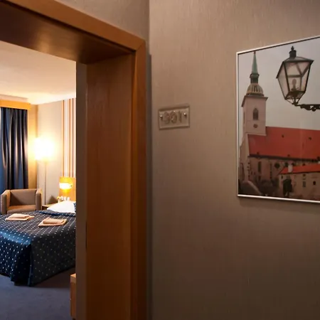 伯拉第斯拉瓦布鲁酒店 3* 布拉迪斯拉发