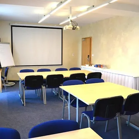 伯拉第斯拉瓦布鲁酒店 3*