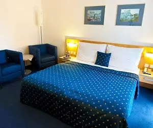 伯拉第斯拉瓦布鲁酒店 3*